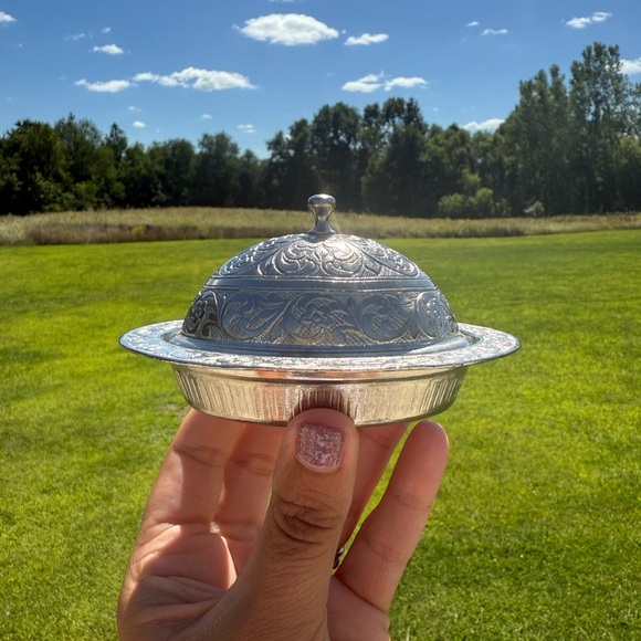 Gorgeous tin Turkish trinket dish with lid - Picture 7 of 7